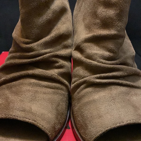 Zigi soho Booties. Size 8 - Picture 4 of 8